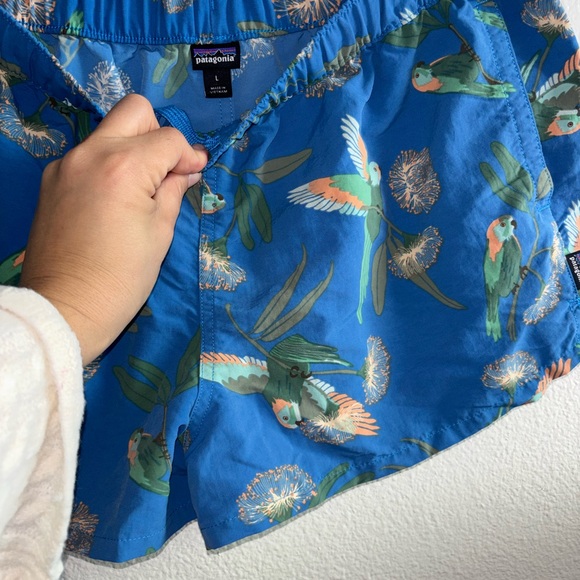Patagonia Blue Parrot Print Women's Athletic Shorts L - Picture 3 of 5